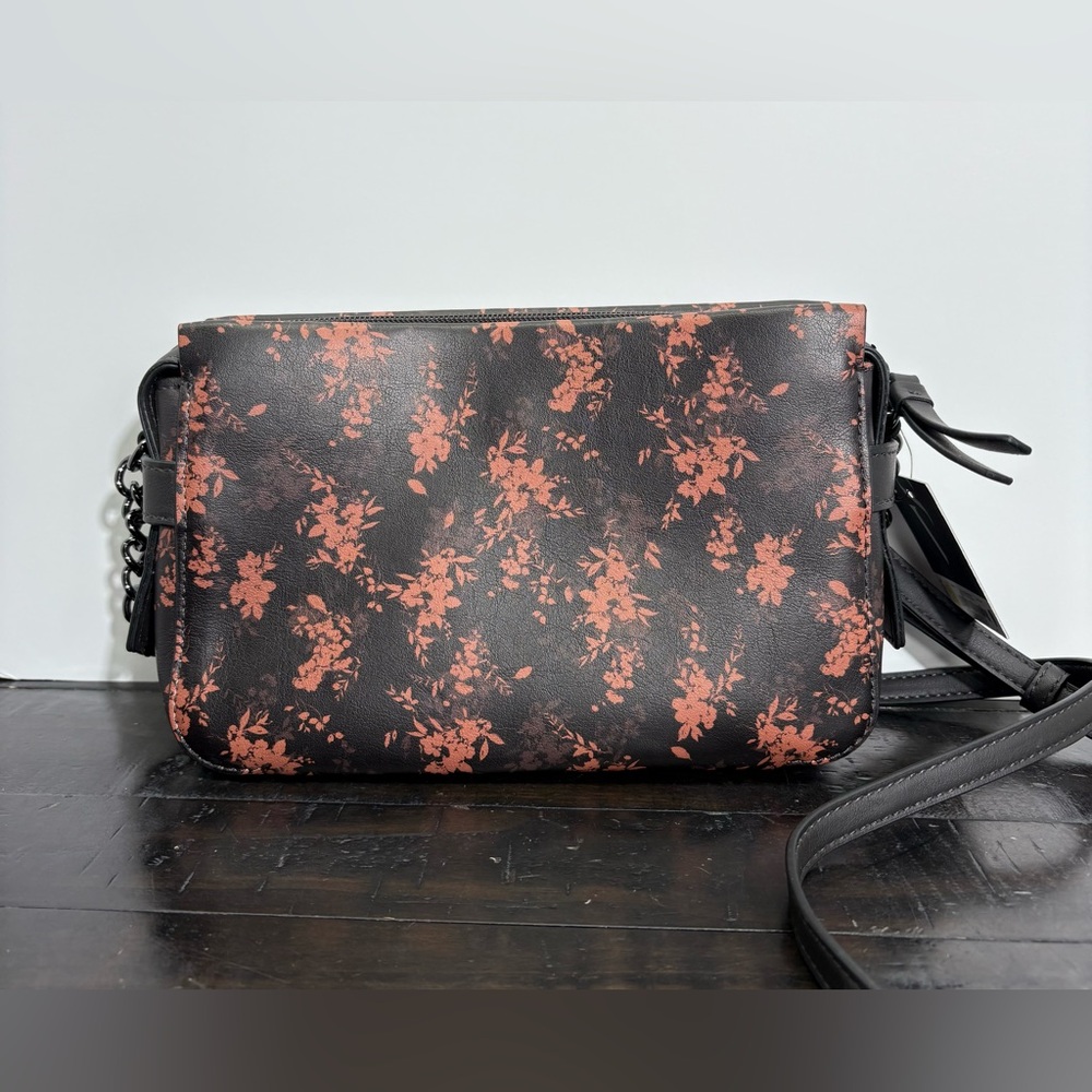 NWT Simply Vera Wang Sintra Crossbody Purse